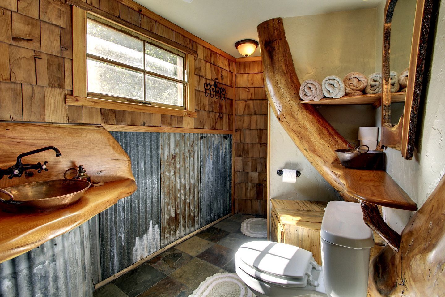 Serviettes fournies, savon, shampoing