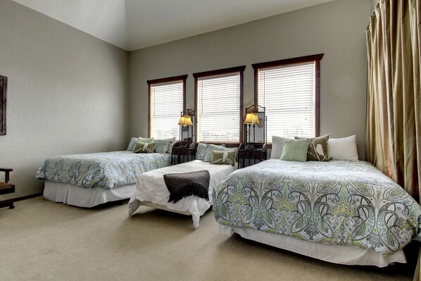 5 bedrooms, WiFi, bed sheets