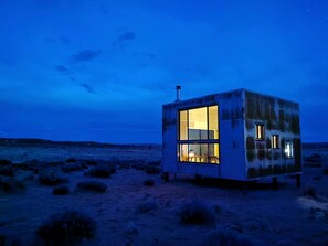 Exterior - Modern Cubed Cabin Accommodation for a Getaway near the Grand Canyon, Arizona (Page)