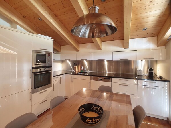 Fridge, oven, dishwasher, coffee/tea maker