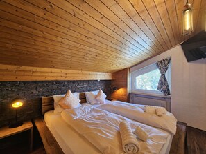 3 bedrooms, free WiFi, bed sheets