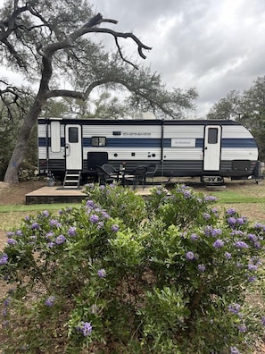 Exterior - Cozy Caravan in Texas for Romantic Getaways to Nature (Dripping Springs)