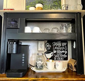 Interior - Cozy Caravan in Texas for Romantic Getaways to Nature (Dripping Springs)