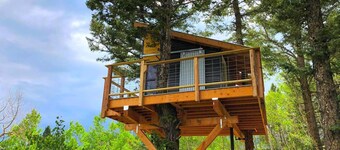 Off-Grid yet Modern Tree House in the Sangre de Cristo Mountains, Colorado