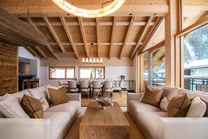 المنشأة من الداخل