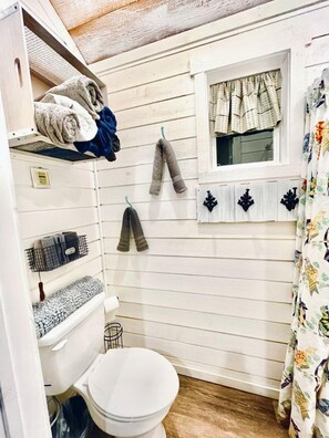 ヘアドライヤー、タオル、石鹸、シャンプー