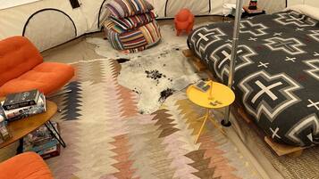 1 sovrum och sängkläder