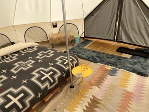 1 bedroom, bed sheets