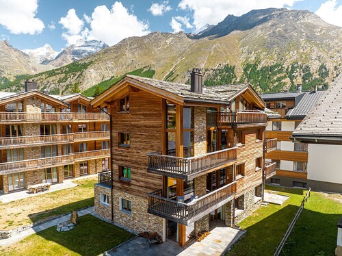 5* duplex penthouse, close to the P1 car park