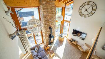 تلفزيون، مدفأة، مشغل دي في دي