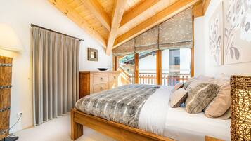 4 عدّة غرف نوم وواي فاي مجانًا وملاءات أسرّة