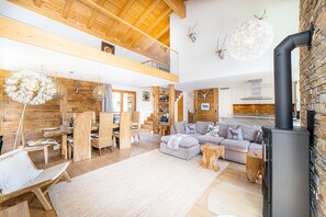 TV, fireplace, DVD player