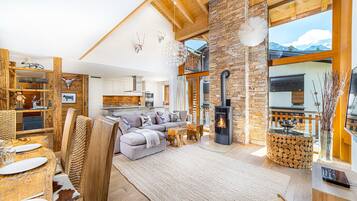 تلفزيون، مدفأة، مشغل دي في دي