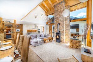 TV, fireplace, DVD player