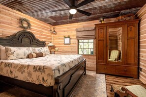 3 chambres, bureau, fer et planche à repasser, lit parapluie