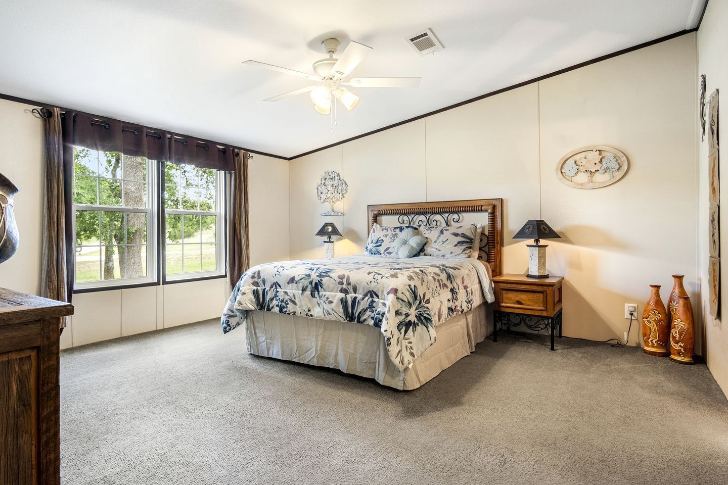 3 bedrooms, desk, iron/ironing board, WiFi