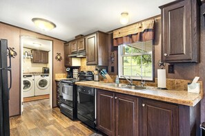 Coffee/tea maker, fridge, microwave, oven - Peaceful Ranch Getaway with Scenic Trails on Private Hill Country Estate near Bandera, Texas (Bandera)