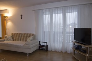 Televisión y chimenea 