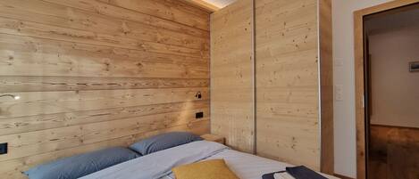 4 bedrooms, free WiFi, bed sheets