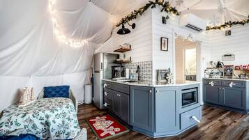 Réfrigérateur, cafetiÚre/bouilloire