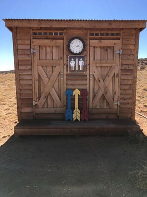 Unclassified image, 4 of 31, button - Unique Hogan Rental in a Beautiful Remote Location near the Grand Canyon (Page)