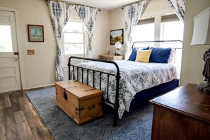 2 bedrooms, iron/ironing board, travel cot, WiFi