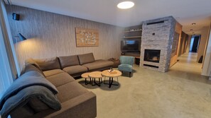 Fernseher, Kamin