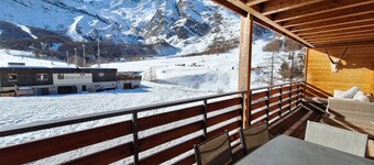 Haus Derby, ski-in, ski-out directly at the sports field