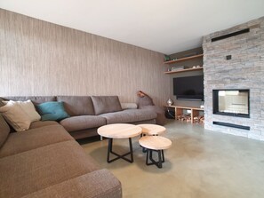 Télévision, cheminée