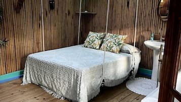 1 bedroom, bed sheets