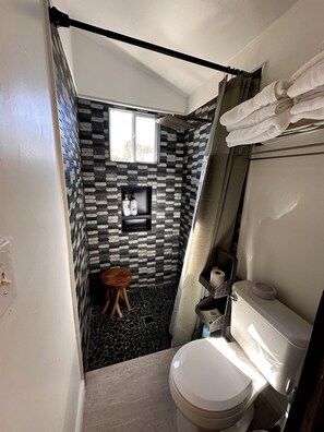 Jetted tub, towels