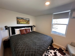 4 bedrooms, WiFi, bed sheets - Peaceful Cottage Retreat with Incredible Views in the Hills near Leakey, Texas (Leakey)