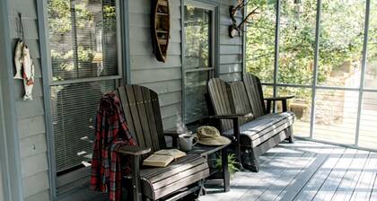 Modern Cabin with Gorgeous Porch with Stunning Views in Suches, Georgia