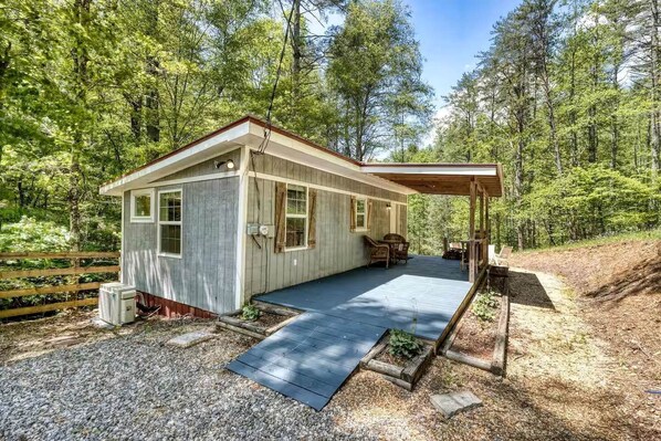 Exterior - Cozy Cabin with Direct Access to the Toccoa River, a Perfect Escape for Fishing Lovers in Suches, Georgia (Suches)