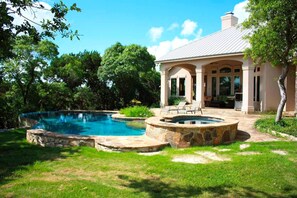Pool - Elegant Texas Hill Country Cottage in Pipe Creek for Family Vacations in Texas (Pipe Creek)