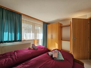 3 bedrooms, free WiFi, bed sheets