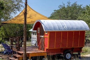 Exterior - Magical Gypsy Wagon near Dripping Springs for Glamping in Texas (Johnson City)