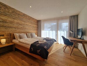 4 bedrooms, free WiFi, bed sheets