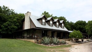 Exterior - Double U Cowboy in Bandera, TX (Bandera)