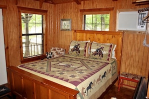 1 bedroom, iron/ironing board, WiFi, bed sheets - Double U Cowboy in Bandera, TX (Bandera)