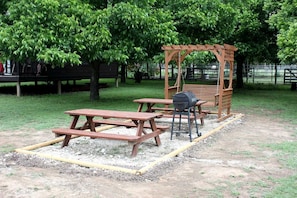 Outdoor dining - Double U Cowboy in Bandera, TX (Bandera)