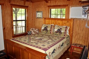 1 bedroom, iron/ironing board, WiFi, bed sheets - Double U Cowboy in Bandera, TX (Bandera)