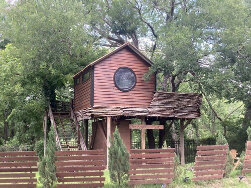 Creekside Texas Tree House Rental on Lake Conroe