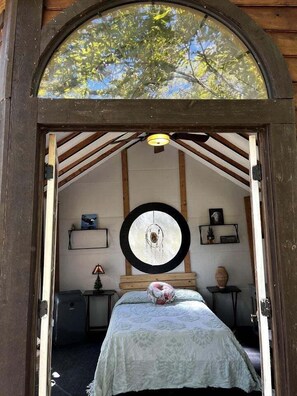 1 dormitorio y ropa de cama