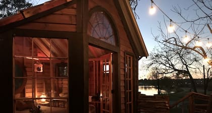 Creekside Texas Tree House Rental on Lake Conroe