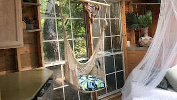 1 bedroom, desk, bed sheets