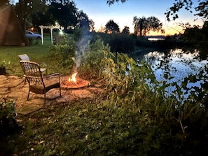Property grounds - Gorgeous Tree House Rental with Lake Views for Glamping in Texas (Willis)