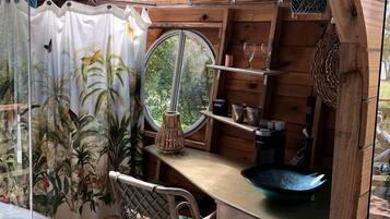 1 bedroom, desk, bed sheets