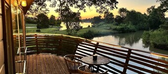 Gorgeous Tree House Rental with Lake Views for Glamping in Texas