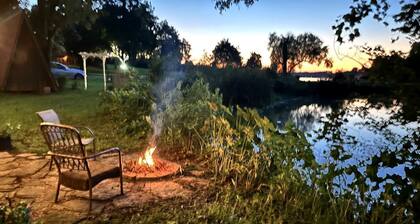 Gorgeous Tree House Rental with Lake Views for Glamping in Texas